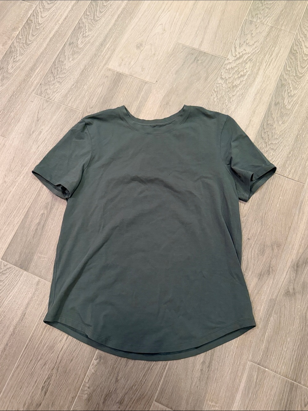 Lululemon Woman’s Dark Green T-Shirt Size 6